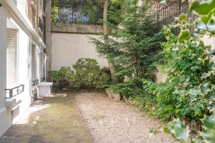 Image No.12-6 Bed House for sale