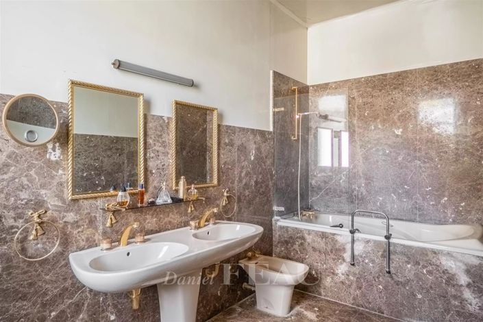 Image No.16-6 Bed House for sale