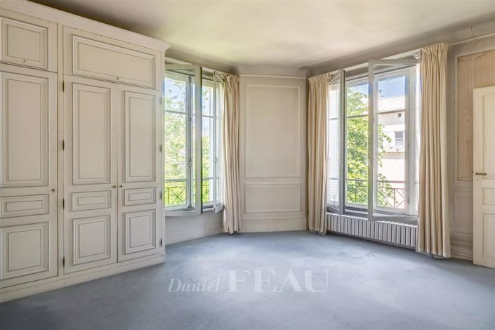 Image No.17-6 Bed House for sale