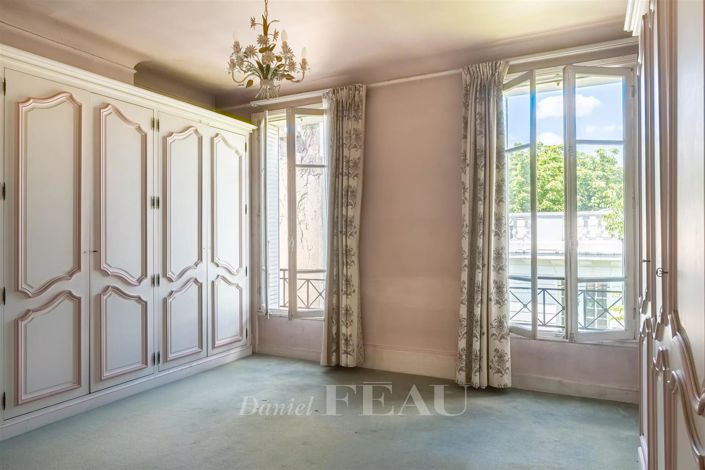 Image No.20-6 Bed House for sale