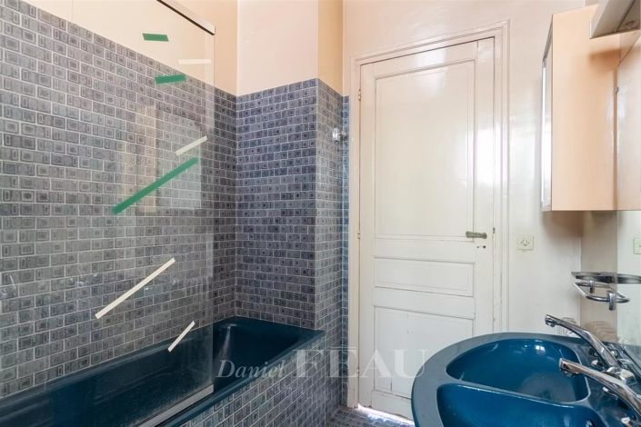 Image No.28-6 Bed House for sale