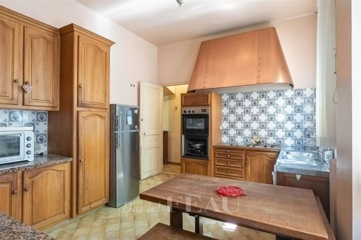 Image No.6-6 Bed House for sale