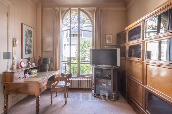 Image No.7-6 Bed House for sale