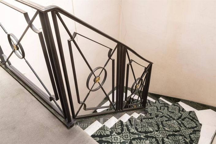 Image No.8-6 Bed House for sale