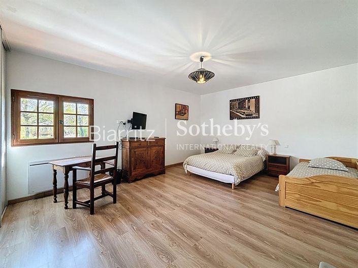 Image No.10-6 Bed House for sale