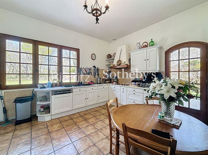 Image No.7-6 Bed House for sale