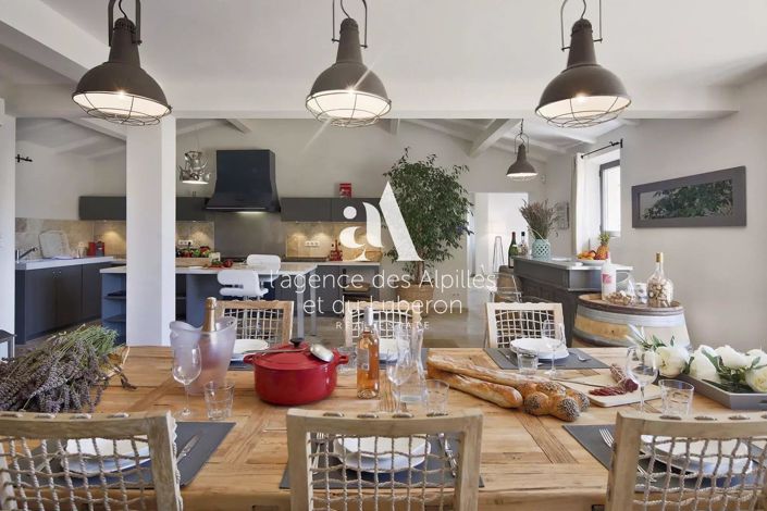 Image No.8-5 Bed House for sale