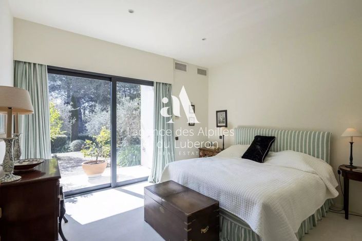 Image No.21-4 Bed House for sale