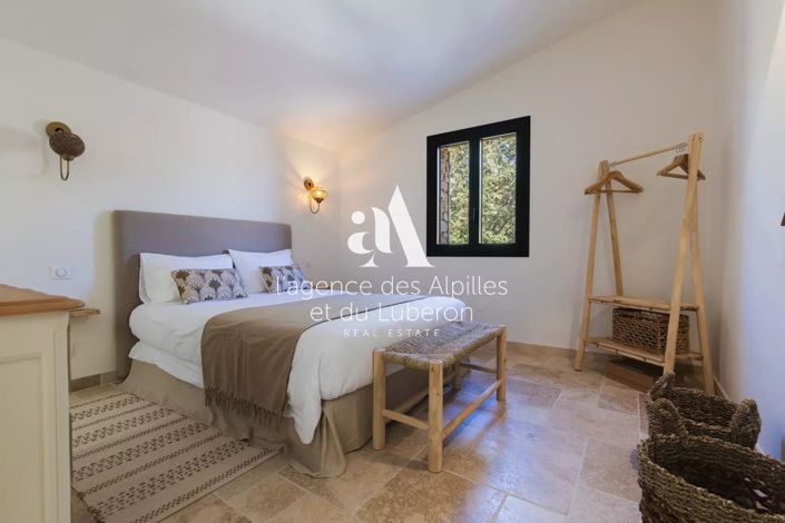 Image No.18-5 Bed House for sale