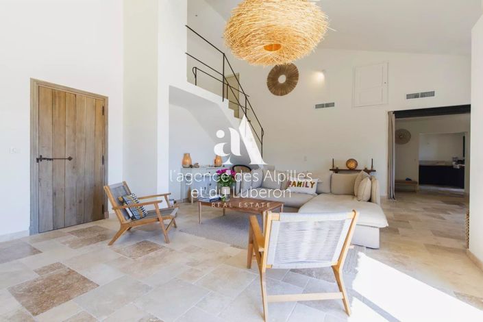 Image No.8-5 Bed House for sale