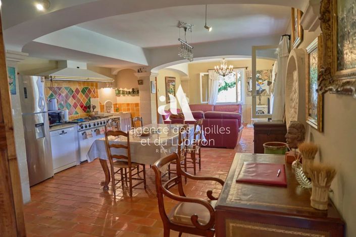 Image No.10-7 Bed House for sale