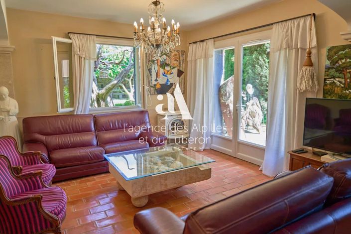 Image No.12-7 Bed House for sale