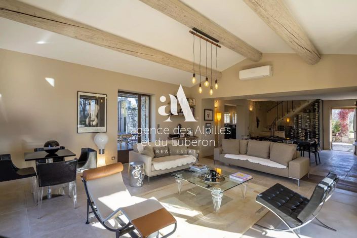 Image No.8-5 Bed House for sale