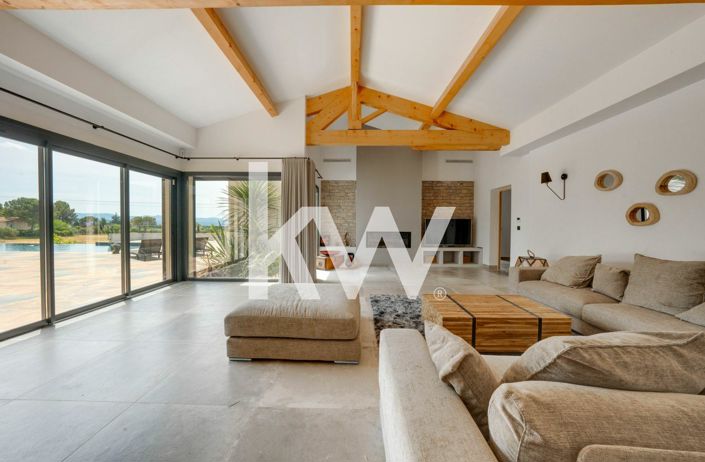 Image No.1-5 Bed Property for sale