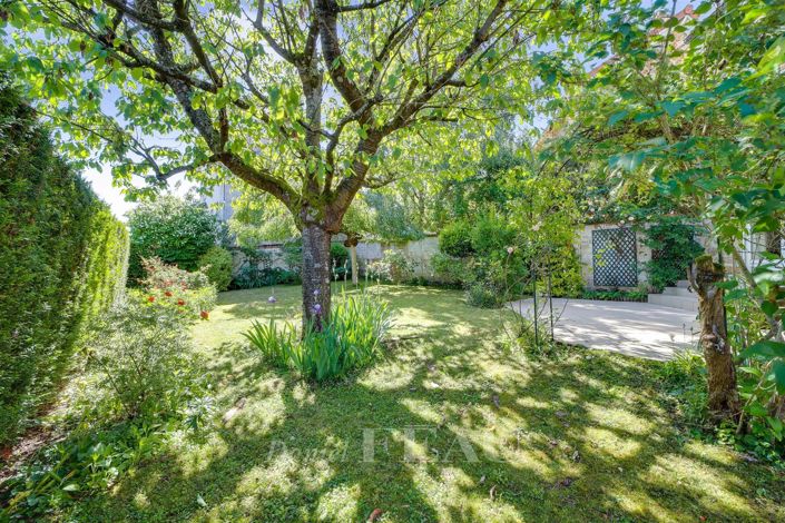 Image No.1-4 Bed House for sale