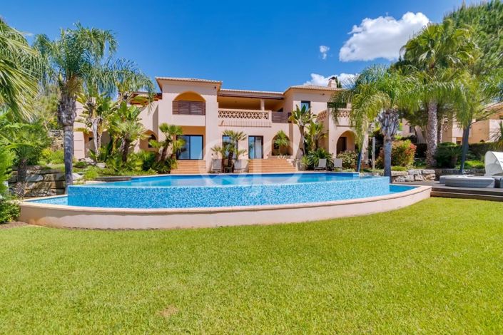 Image No.1-4 Bed House for sale