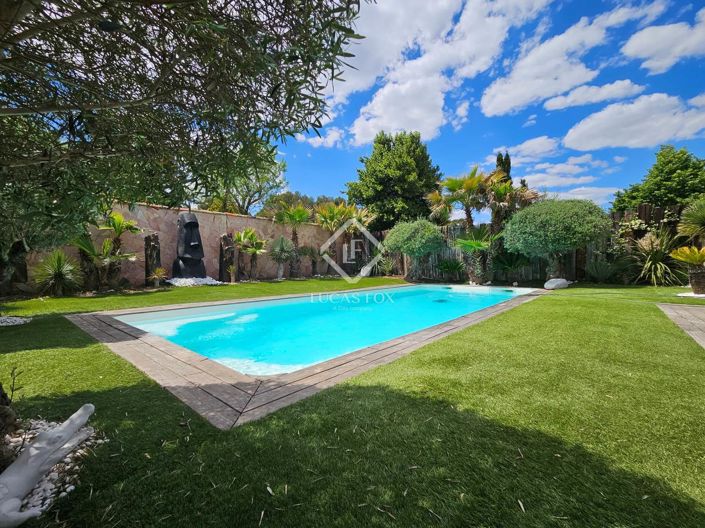 Image No.1-4 Bed House for sale