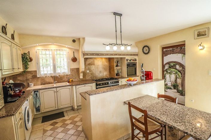 Image No.17-4 Bed House for sale