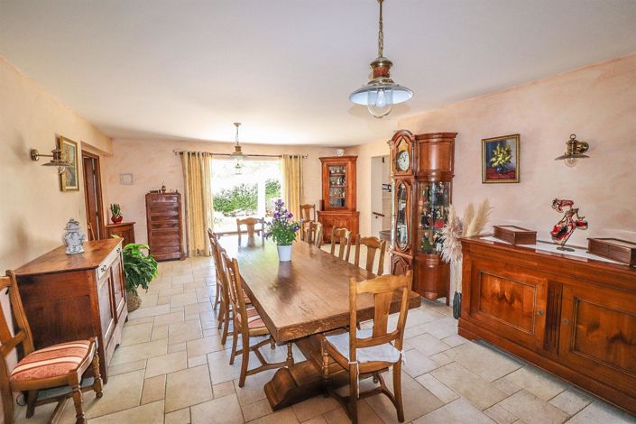 Image No.18-4 Bed House for sale