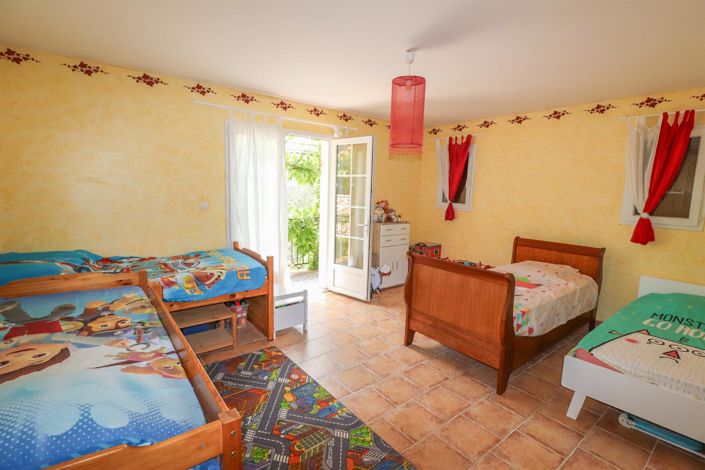 Image No.30-4 Bed House for sale