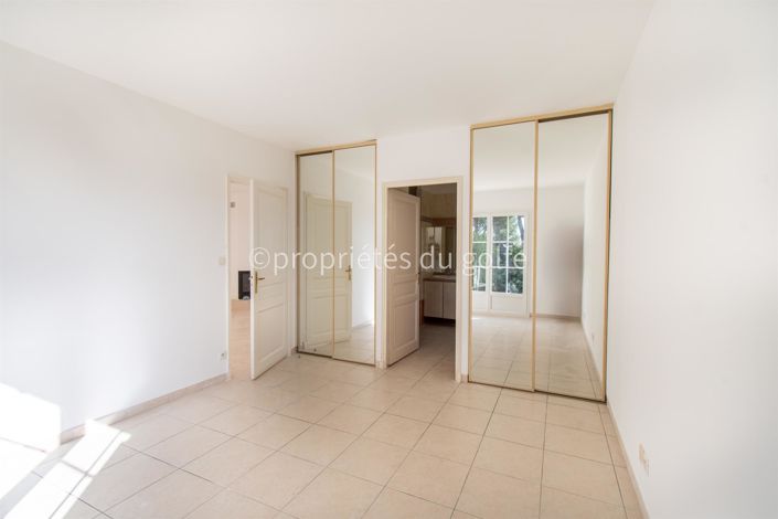 Image No.14-4 Bed House for sale