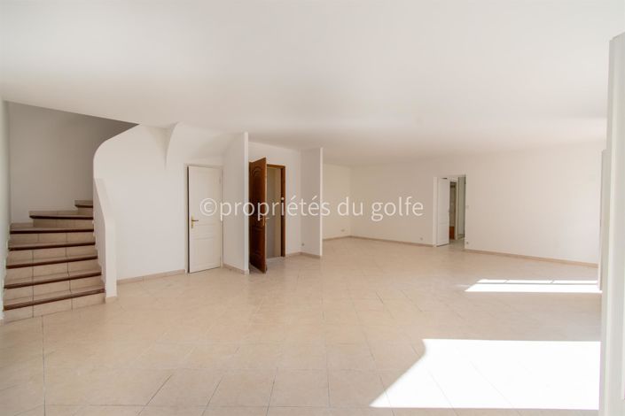 Image No.9-4 Bed House for sale