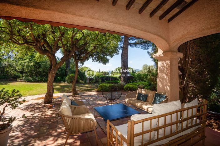 Image No.1-5 Bed House for sale