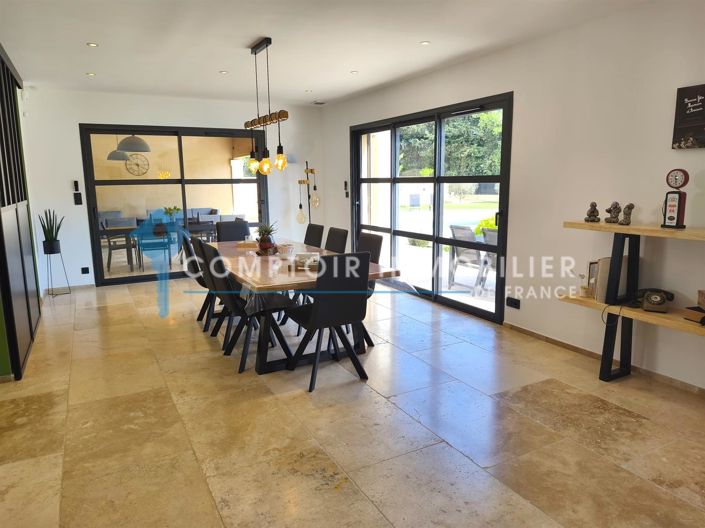 Image No.2-5 Bed House for sale