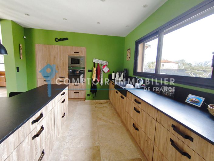 Image No.7-5 Bed House for sale