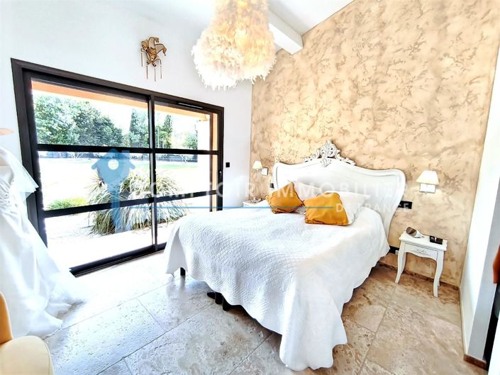 Image No.8-5 Bed House for sale