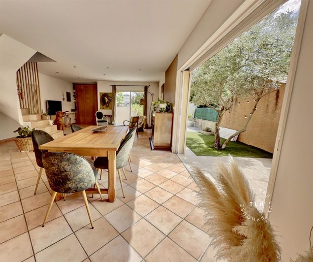 Image No.1-5 Bed House for sale