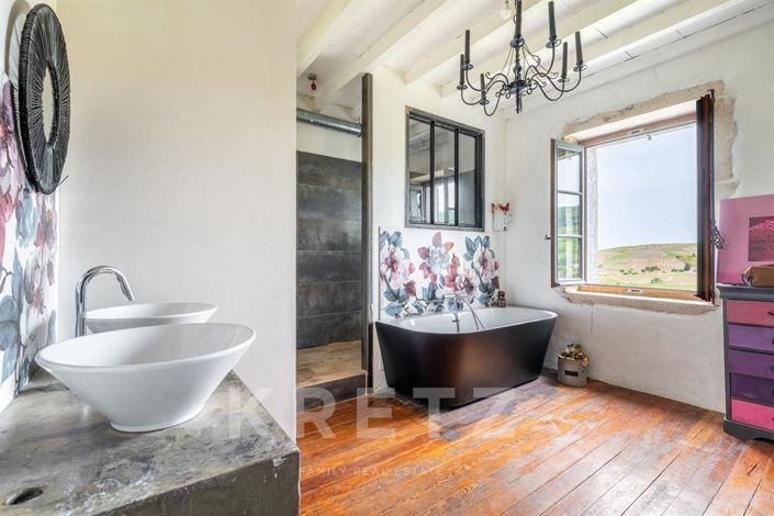 Image No.5-Maison de 9 chambres à vendre à Vaux-en-Beaujolais