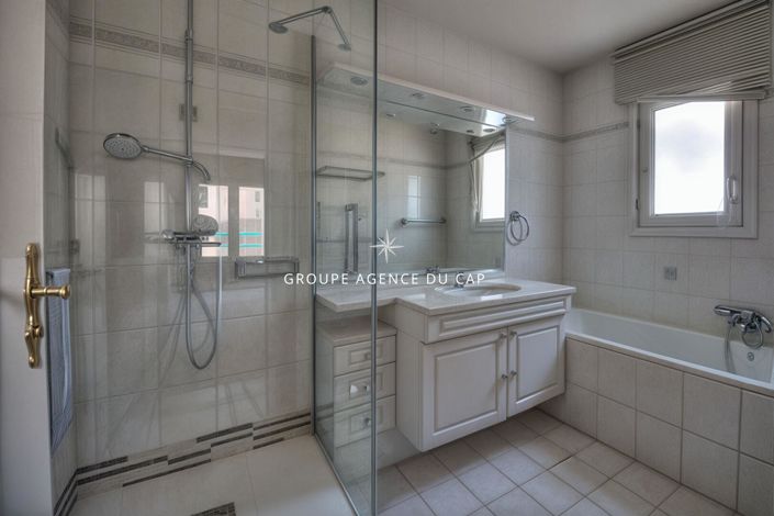 Image No.3-Appartement de 2 chambres à vendre à Saint-Raphael