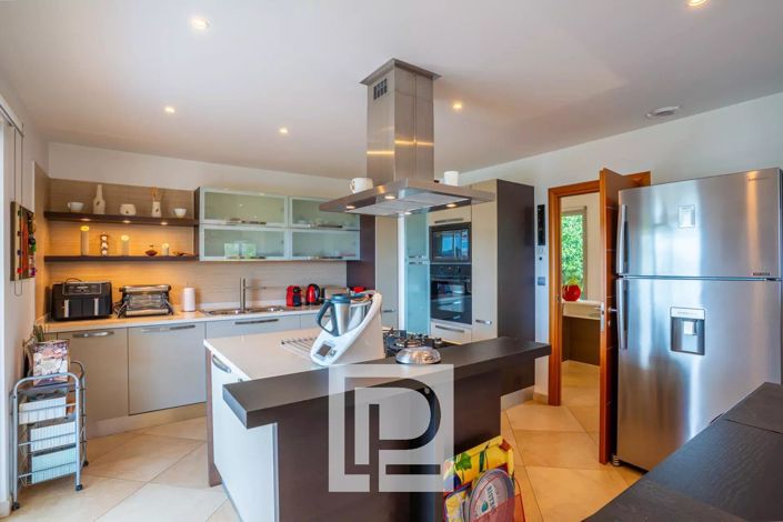 Image No.8-4 Bed House for sale