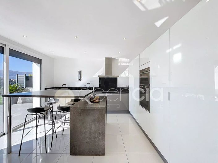 Image No.10-5 Bed House for sale