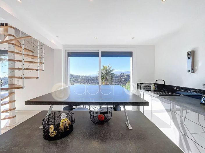 Image No.12-5 Bed House for sale