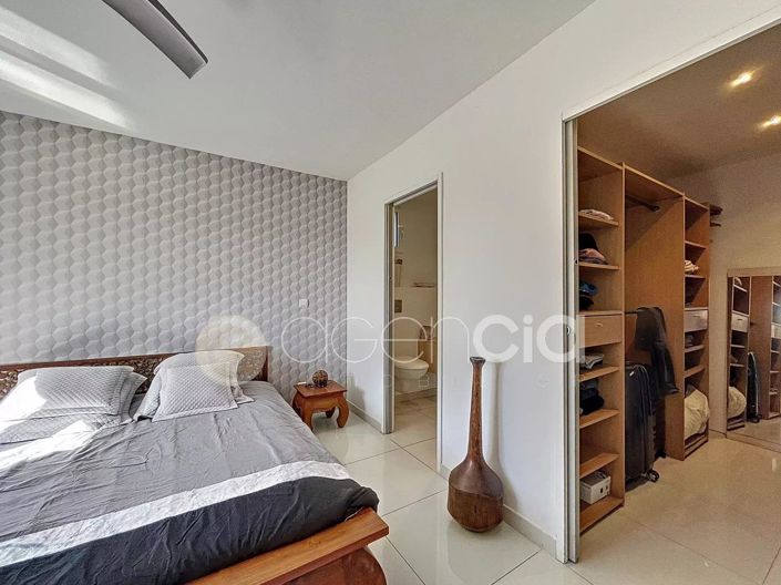 Image No.16-5 Bed House for sale