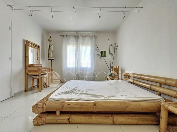 Image No.18-5 Bed House for sale