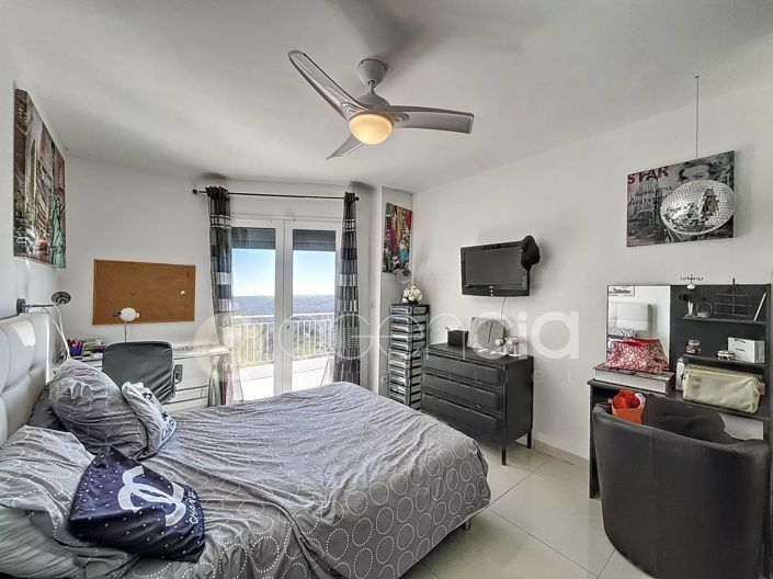 Image No.19-5 Bed House for sale