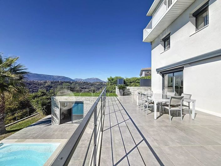 Image No.2-5 Bed House for sale