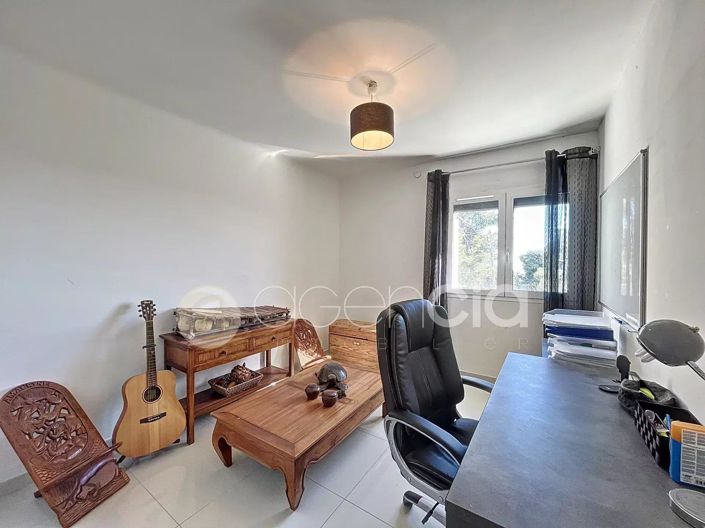 Image No.21-5 Bed House for sale