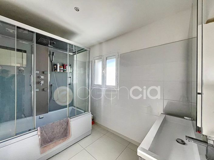 Image No.22-5 Bed House for sale