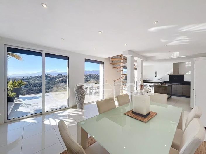 Image No.6-5 Bed House for sale