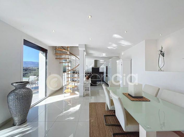 Image No.7-5 Bed House for sale