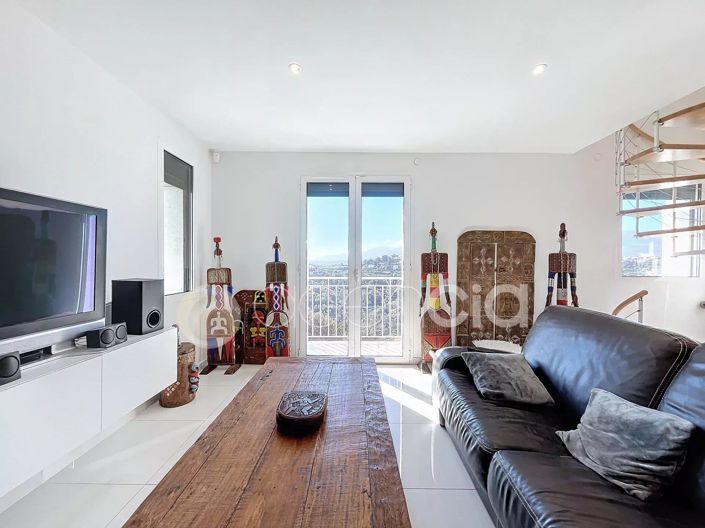 Image No.9-5 Bed House for sale