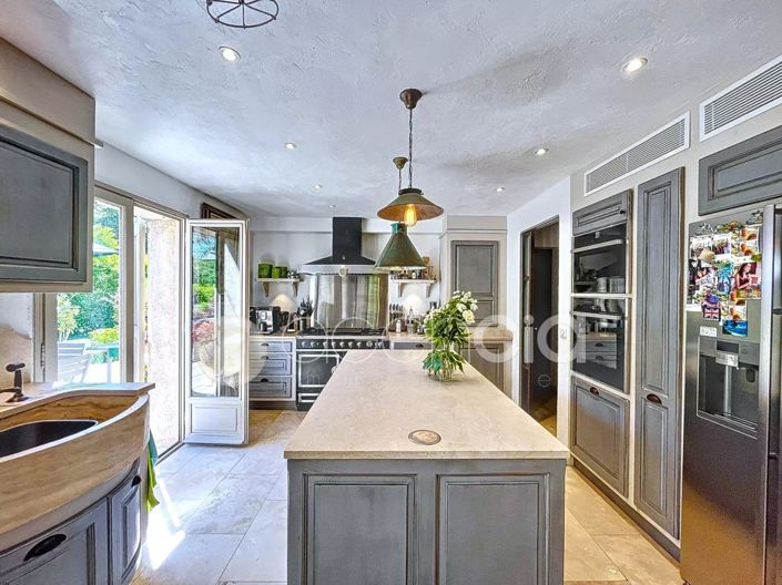 Image No.11-6 Bed House for sale