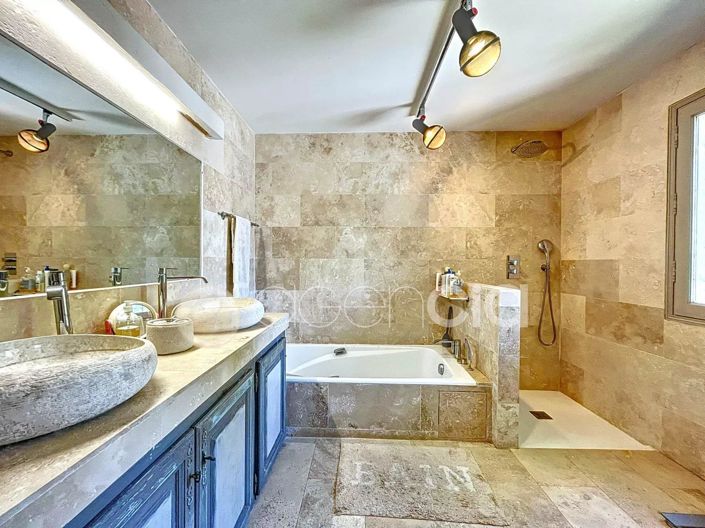 Image No.13-6 Bed House for sale