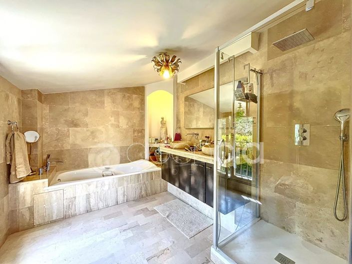 Image No.16-6 Bed House for sale