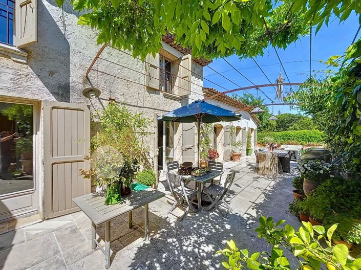 Image No.8-6 Bed House for sale