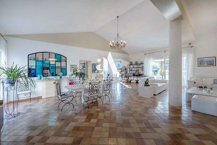 Image No.9-5 Bed House for sale